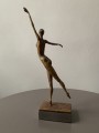 Monika Osiecka_Akt Balet_rzezba z brazu_inne ujecie rzezby_galeria sztuki Bellotto Warszawa.jpg
