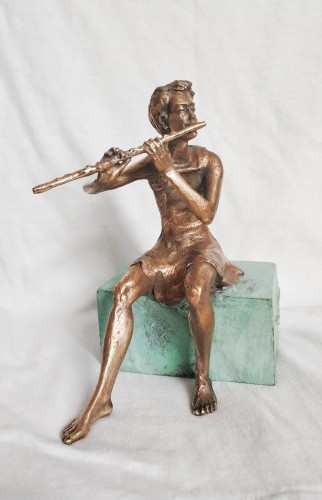 Andrzej Szczepaniec_Siedząca flecistka_braz patynowany_muzyka_galeria Bellotto Warszwa a.jpg