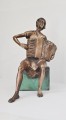 Andrzej Szczepaniec_brąz patynowany_muzyka_akordeonistka_galeria sztuki Bellotto Warszawa b.jpg