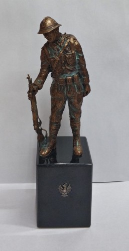 Dariusz Bąkowski_żołnierz polski z 1939 _żołnierze_brąz patynowany_galeria sztuki Bellotto Warszawa.jpg