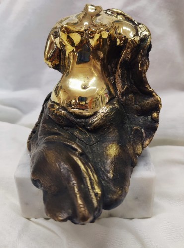 Michał Leszczyński_Złoty akt_brąz patynowany_marmur_Galeria sztuki Bellotto Warszawa.jpg