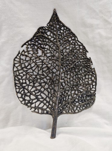 Rafał Ciesielski_brąz _małe formy rzezbiarskie_Liśc I_galeria sztuki Bellotto Warszawa.jpg