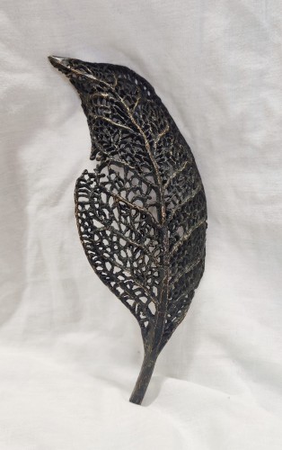 Rafał Ciesielski_brąz _małe formy rzezbiarskie_Liśc II_galeria sztuki Bellotto Warszawa.jpg