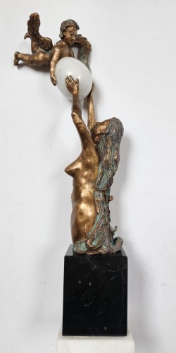 Dariusz Bąkowski_rzezba_nadzieja_z cyklu trzy cnoty_brąz _marmur_granit_34 cm_galeria sztuki Bellotto Warszawa.jpg