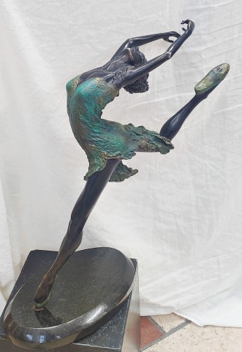 Piotr Rzeczkowski_Baletnica_brąz patynowany_granit _65 cm_nr VI_galeria sztuki Bellotto Warszawa.jpg